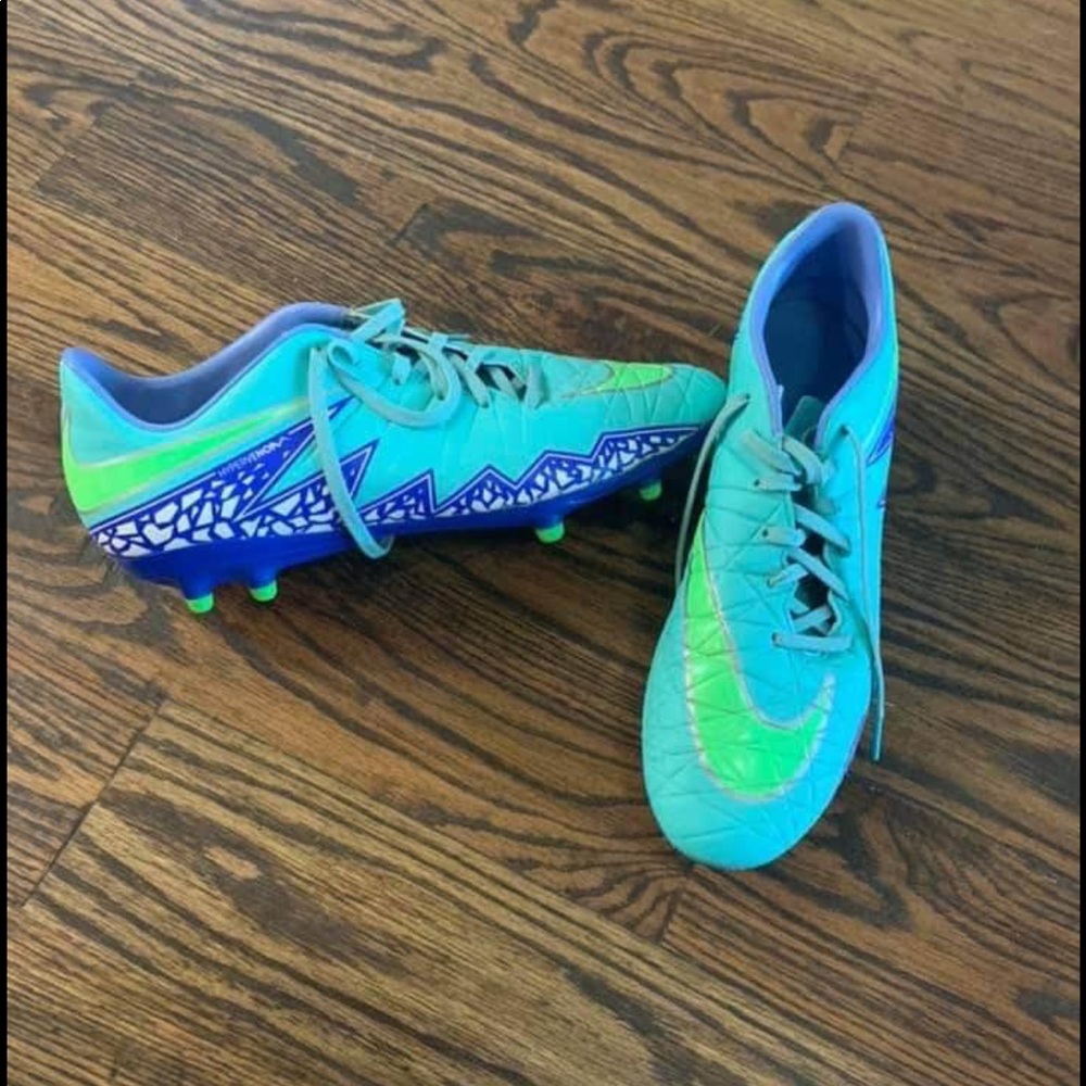 Soccer cleats